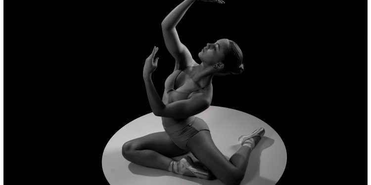 Capturing the Art in Motion: Photography Options for Dancers, Gymnasts, and Acrobats at Maneyacts Photography